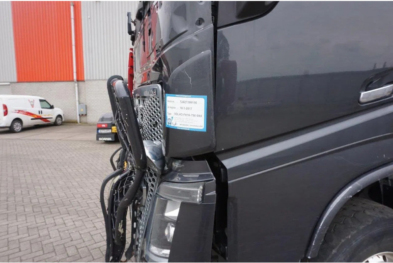 Лесовоз, Автоманипулятор Volvo FH16-750 / ENGINE RUNNING / 6x4 / RETARDER / BIG AXLE / VEB+ / PALFINGER FD250 / EURO-6 / 2016: фото 11