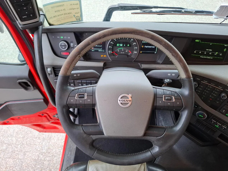 Грузовик-шасси Volvo FH16-750 / VEB+ / ONLY:349761 KM / 9TON FRONT AXLE / INLINER / TECHNICAL 60TON / FULL-AIR / AUTOMATIC / EURO-6 / 2016: фото 15 Грузовик-шасси Volvo FH16-750 / VEB+ / ONLY:349761 KM / 9TON FRONT AXLE / INLINER / TECHNICAL 60TON / FULL-AIR / AUTOMATIC / EURO-6 / 2016: фото 15