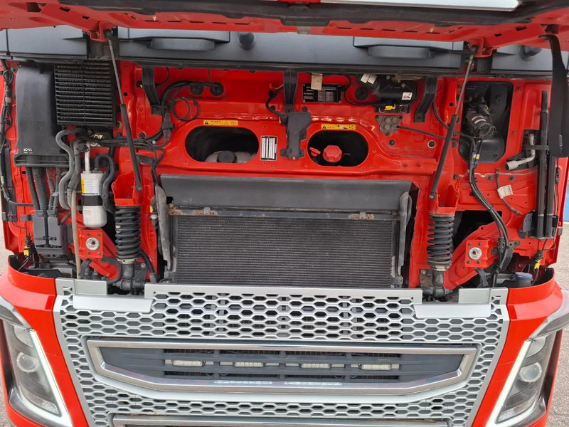 Грузовик-шасси Volvo FH16-750 / VEB+ / ONLY:349761 KM / 9TON FRONT AXLE / INLINER / TECHNICAL 60TON / FULL-AIR / AUTOMATIC / EURO-6 / 2016: фото 7 Грузовик-шасси Volvo FH16-750 / VEB+ / ONLY:349761 KM / 9TON FRONT AXLE / INLINER / TECHNICAL 60TON / FULL-AIR / AUTOMATIC / EURO-6 / 2016: фото 7