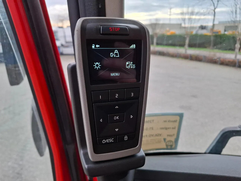 Грузовик-шасси Volvo FH16-750 / VEB+ / ONLY:349761 KM / 9TON FRONT AXLE / INLINER / TECHNICAL 60TON / FULL-AIR / AUTOMATIC / EURO-6 / 2016: фото 19 Грузовик-шасси Volvo FH16-750 / VEB+ / ONLY:349761 KM / 9TON FRONT AXLE / INLINER / TECHNICAL 60TON / FULL-AIR / AUTOMATIC / EURO-6 / 2016: фото 19