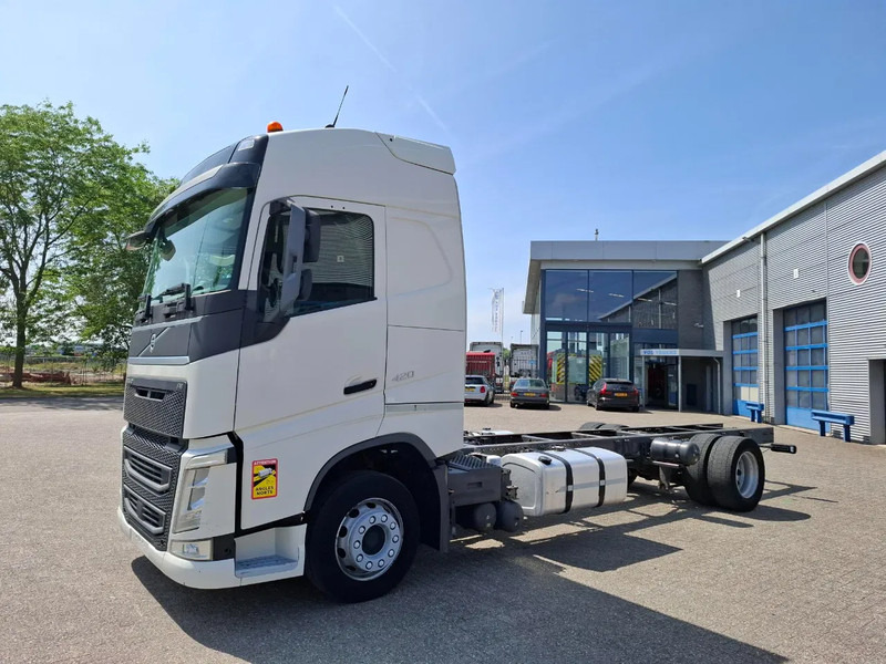 Грузовик-шасси Volvo FH4-420 / PTO / DOUBLE TANK / I-PARKCOOL / VEB+ / LWDS / TUV:10-07-2025 / AUTOMATIC / EURO-6 / 2016: фото 1