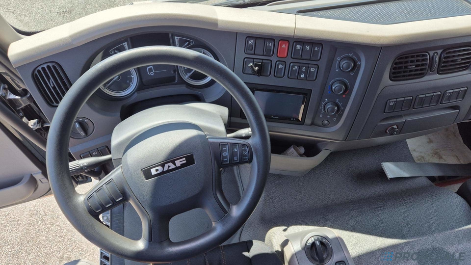 DAF LF 290 FA Sleeper Cab EURO 6 - valník s plachtou - Тентованный грузовик: фото 5 DAF LF 290 FA Sleeper Cab EURO 6 - valník s plachtou - Тентованный грузовик: фото 5