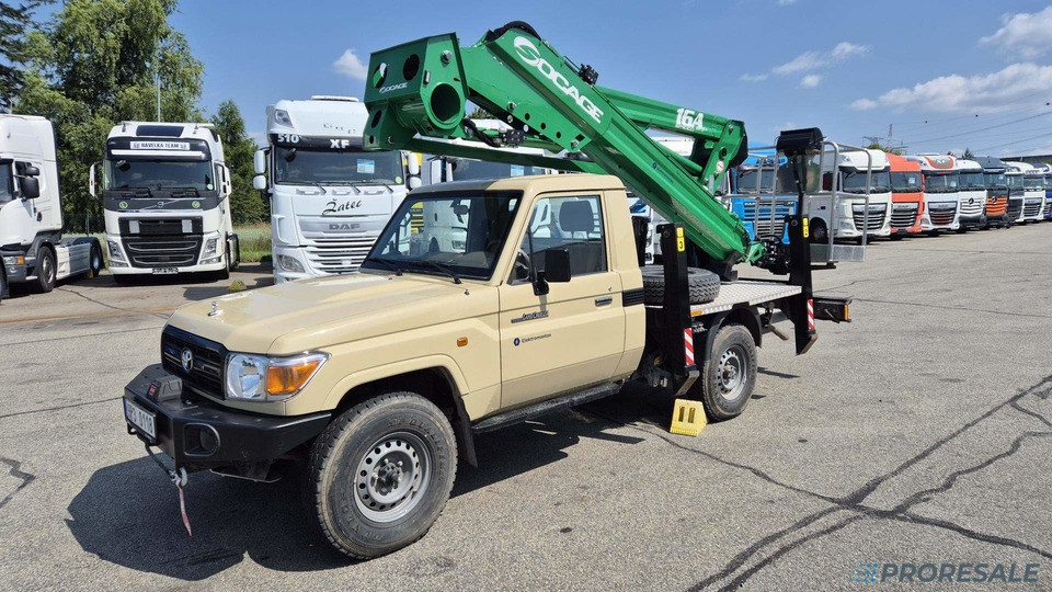 TOYOTA LAND CRUISER 79 montážní plošina - Грузовик с подъемником: фото 2 TOYOTA LAND CRUISER 79 montážní plošina - Грузовик с подъемником: фото 2