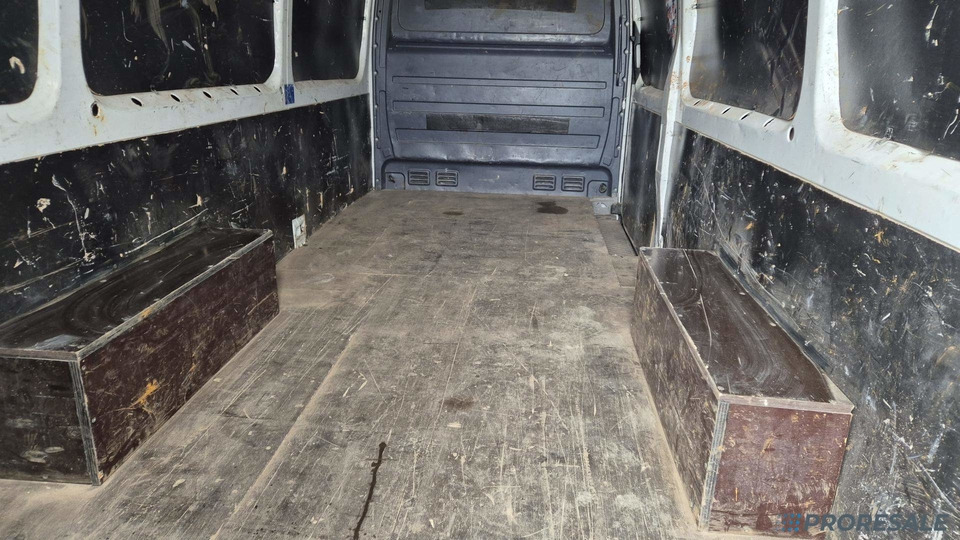 VOLKSWAGEN CRAFTER 2,0 TDi 100 kW skříňový - Фургон с закрытым кузовом: фото 4 VOLKSWAGEN CRAFTER 2,0 TDi 100 kW skříňový - Фургон с закрытым кузовом: фото 4