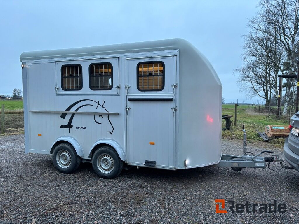 Hästtransport 3 hästars med Fronturlastning , combi ramp, stor sadelkammare - Прицеп-коневоз: фото 1 Hästtransport 3 hästars med Fronturlastning , combi ramp, stor sadelkammare - Прицеп-коневоз: фото 1