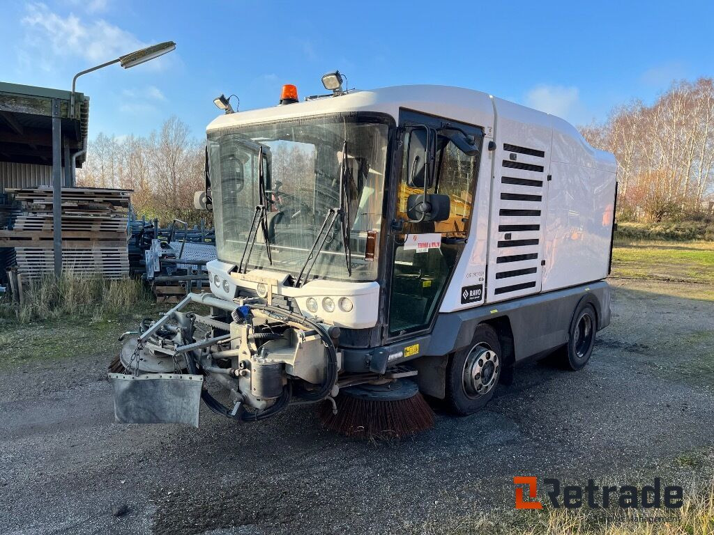 RAVO E6 feje-suge lastbil 3 koste. - Подметально-уборочная машина: фото 1 RAVO E6 feje-suge lastbil 3 koste. - Подметально-уборочная машина: фото 1