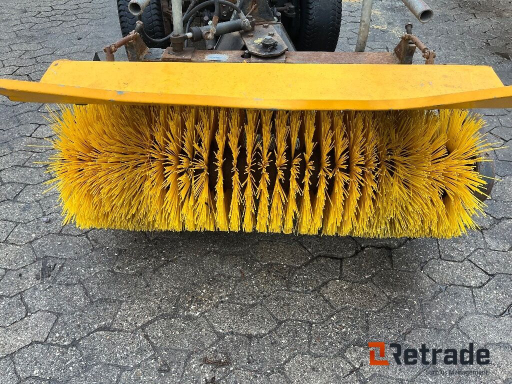 Коммунальный трактор, Подметально-уборочная машина Traktor Kubota B2100   4WD: фото 14