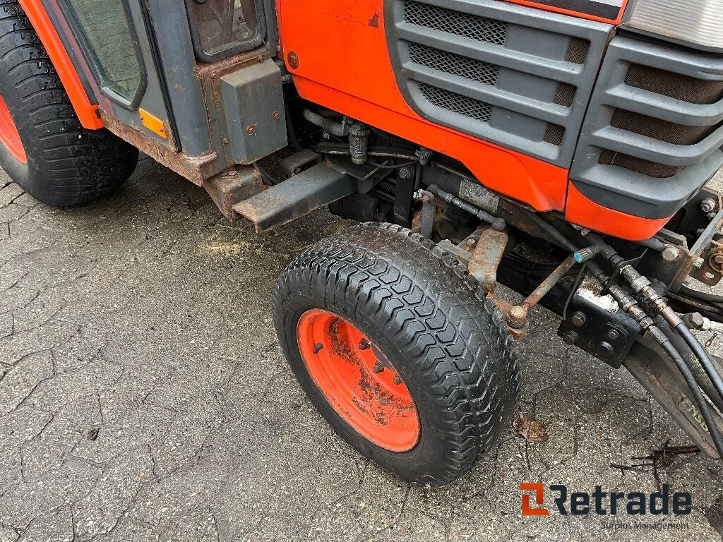 Коммунальный трактор, Подметально-уборочная машина Traktor Kubota B2100   4WD: фото 17