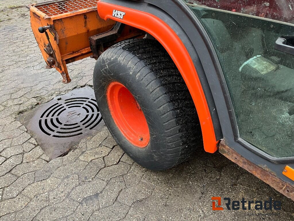 Коммунальный трактор, Подметально-уборочная машина Traktor Kubota B2100   4WD: фото 19