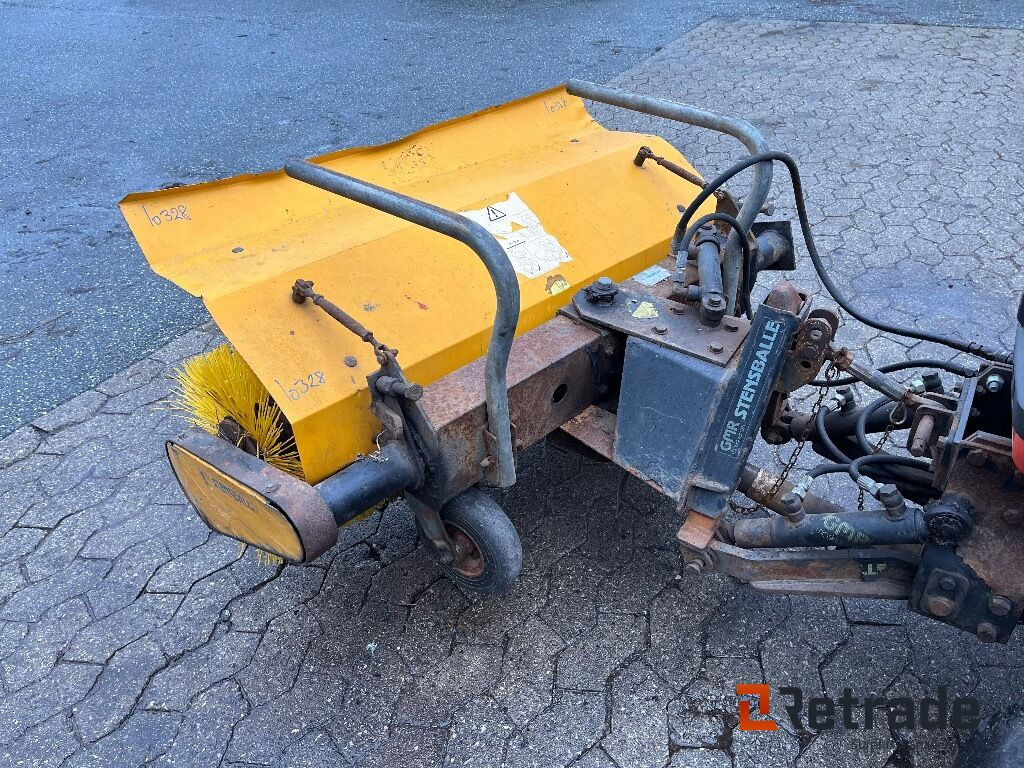 Коммунальный трактор, Подметально-уборочная машина Traktor Kubota B2100   4WD: фото 12