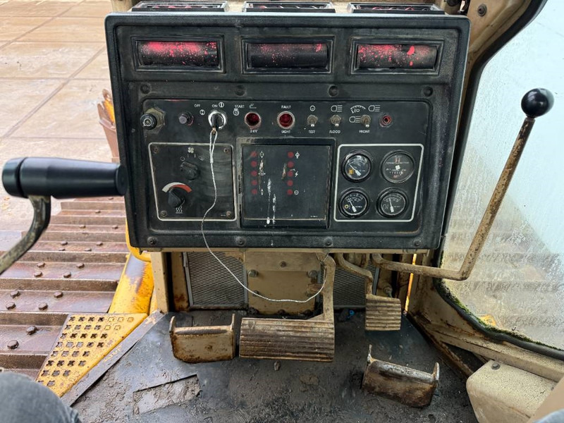 Бульдозер Cat D5H XL - Ripper Valve / 6-Way Blade: фото 8 Бульдозер Cat D5H XL - Ripper Valve / 6-Way Blade: фото 8