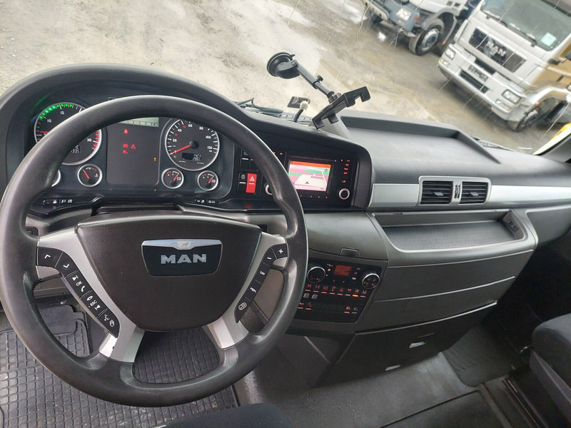 Грузовик для транспортировки пищевых продуктов MAN TGX 35.440 Silo Euro 6 8x4 Lift+Lenk Klima (5): фото 17