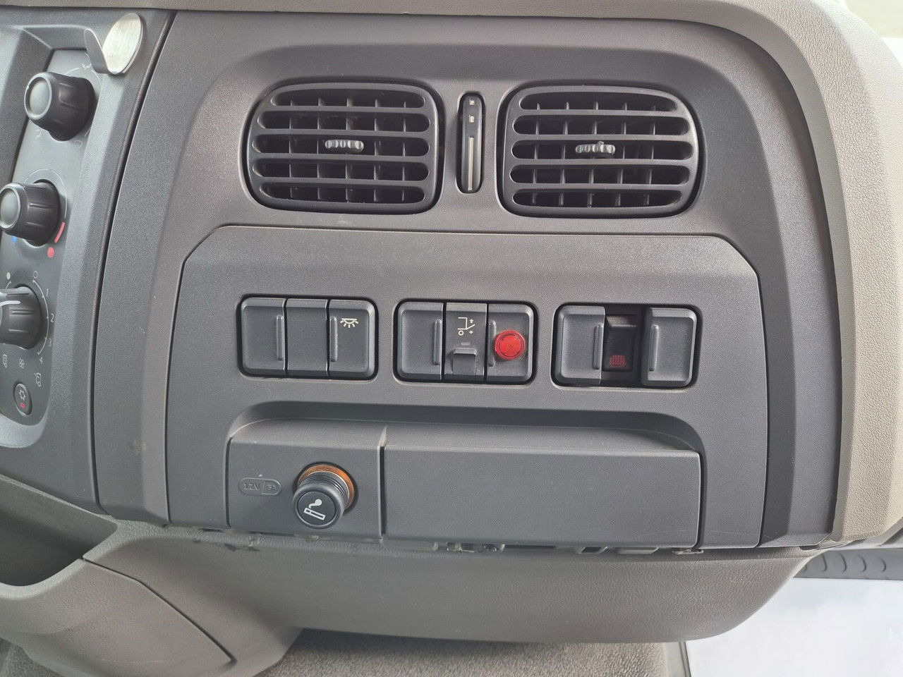 Грузовик с закрытым кузовом DAF LF 250 FA / 3 Seats / Works Great: фото 27