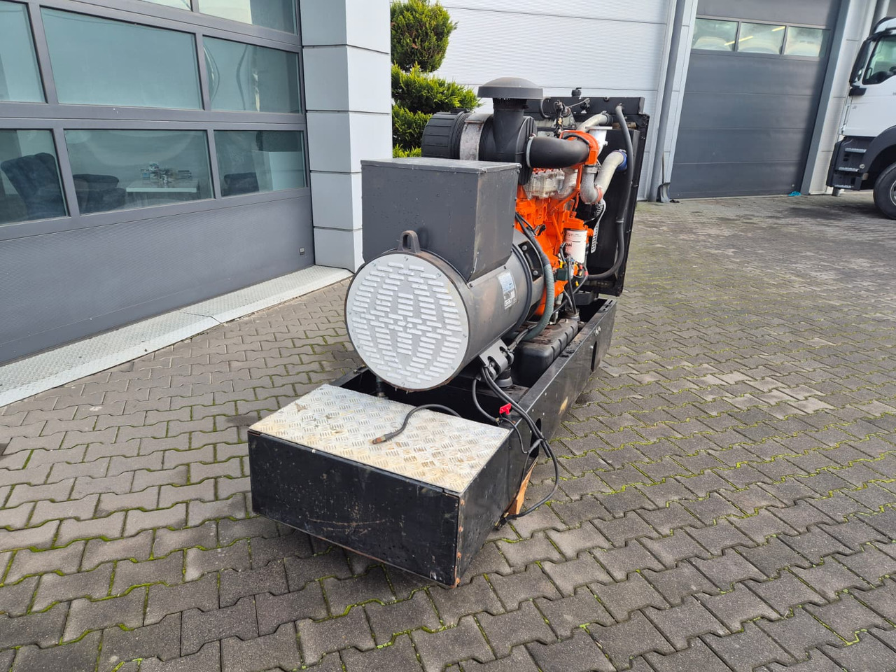 MECALAC ECP34 2S4 - Iveco Engine,126kVA,New oils, filters, Mecc Alte ECP34 2S4 - Iveco Engine,126kVA,New oils, filters, Like New - Электрогенератор: фото 5 MECALAC ECP34 2S4 - Iveco Engine,126kVA,New oils, filters, Mecc Alte ECP34 2S4 - Iveco Engine,126kVA,New oils, filters, Like New - Электрогенератор: фото 5