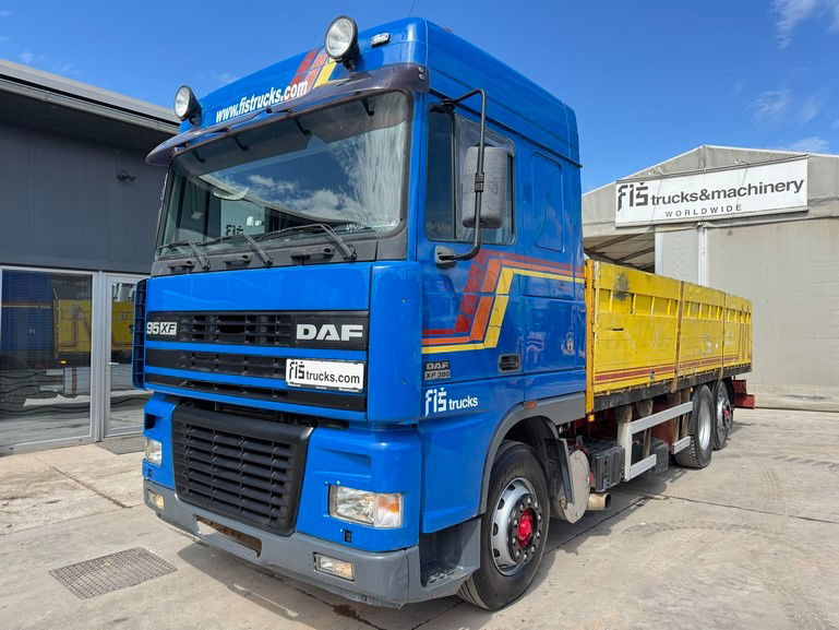 DAF XF 95.380 6X2 stake body - air condition - Грузовик бортовой/ Платформа: фото 1 DAF XF 95.380 6X2 stake body - air condition - Грузовик бортовой/ Платформа: фото 1