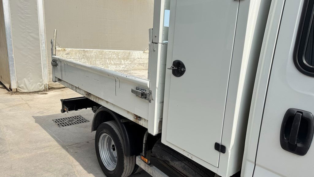 Iveco Daily 35C13 tipper - 6 seats - Малотоннажный бортовой грузовик: фото 4 Iveco Daily 35C13 tipper - 6 seats - Малотоннажный бортовой грузовик: фото 4