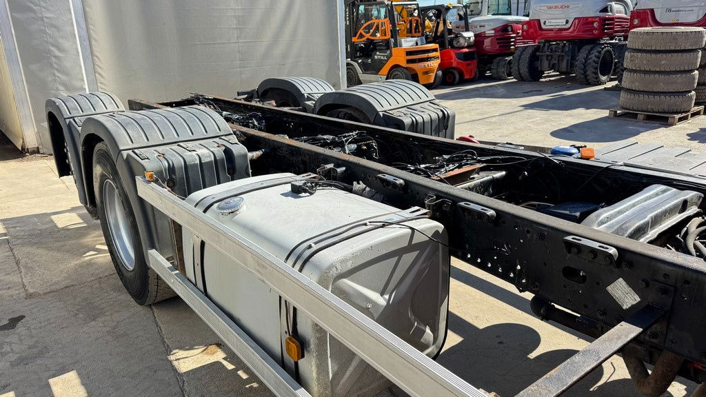 MAN TGA 26.460 6X2 chassis - lifitng axle - Грузовик-шасси: фото 4 MAN TGA 26.460 6X2 chassis - lifitng axle - Грузовик-шасси: фото 4