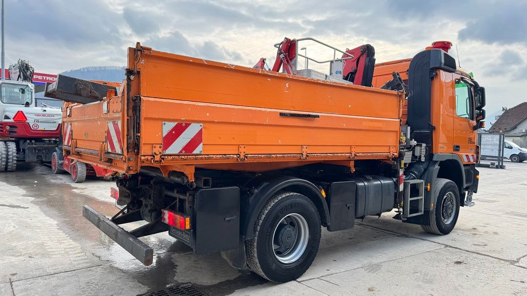 Mercedes-Benz Actros 1832 AK tipper 4x4 - crane Fassi 9.2M - remote control - Самосвал: фото 5 Mercedes-Benz Actros 1832 AK tipper 4x4 - crane Fassi 9.2M - remote control - Самосвал: фото 5
