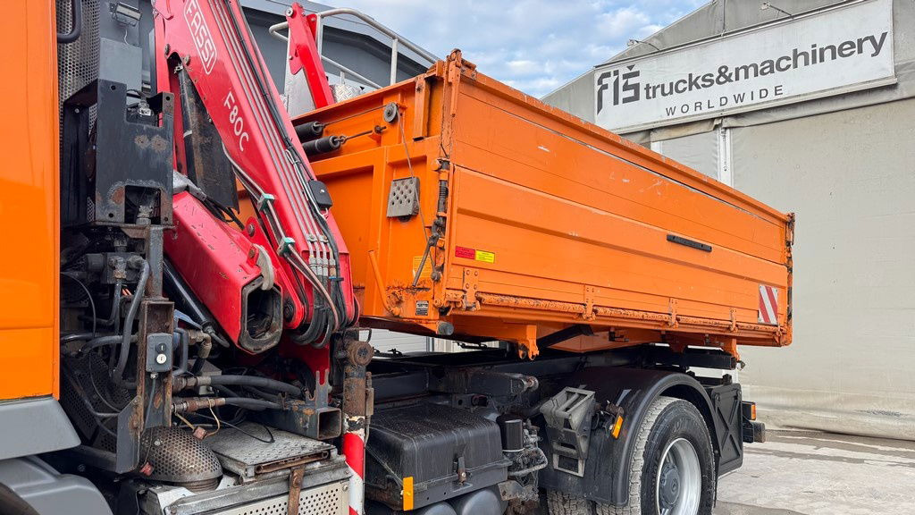Mercedes-Benz Actros 1832 AK tipper 4x4 - crane Fassi 9.2M - remote control - Самосвал: фото 3 Mercedes-Benz Actros 1832 AK tipper 4x4 - crane Fassi 9.2M - remote control - Самосвал: фото 3
