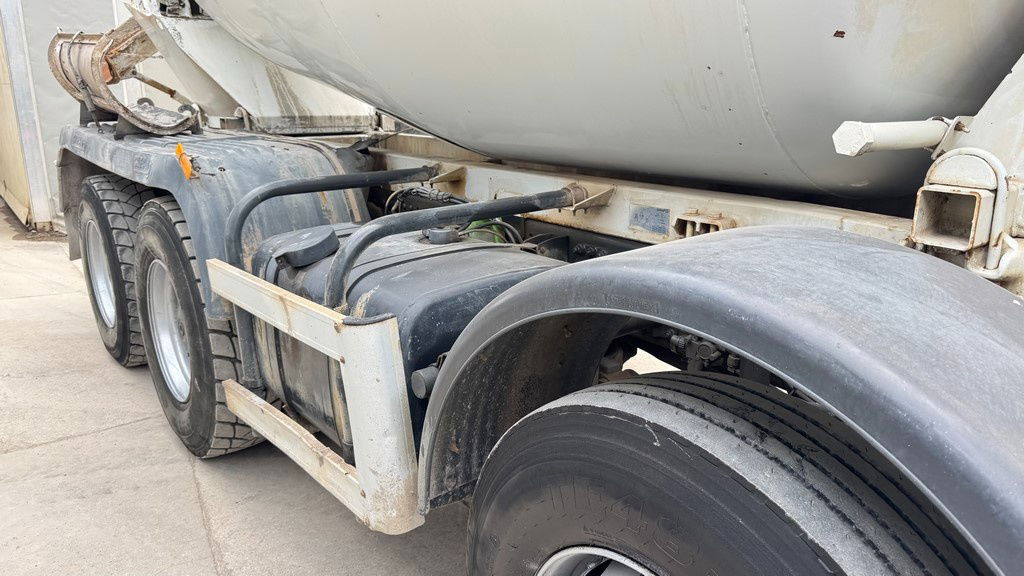 Mercedes-Benz Actros 3236 8x4 beton mixer 9m3 - Автобетоносмеситель: фото 4 Mercedes-Benz Actros 3236 8x4 beton mixer 9m3 - Автобетоносмеситель: фото 4