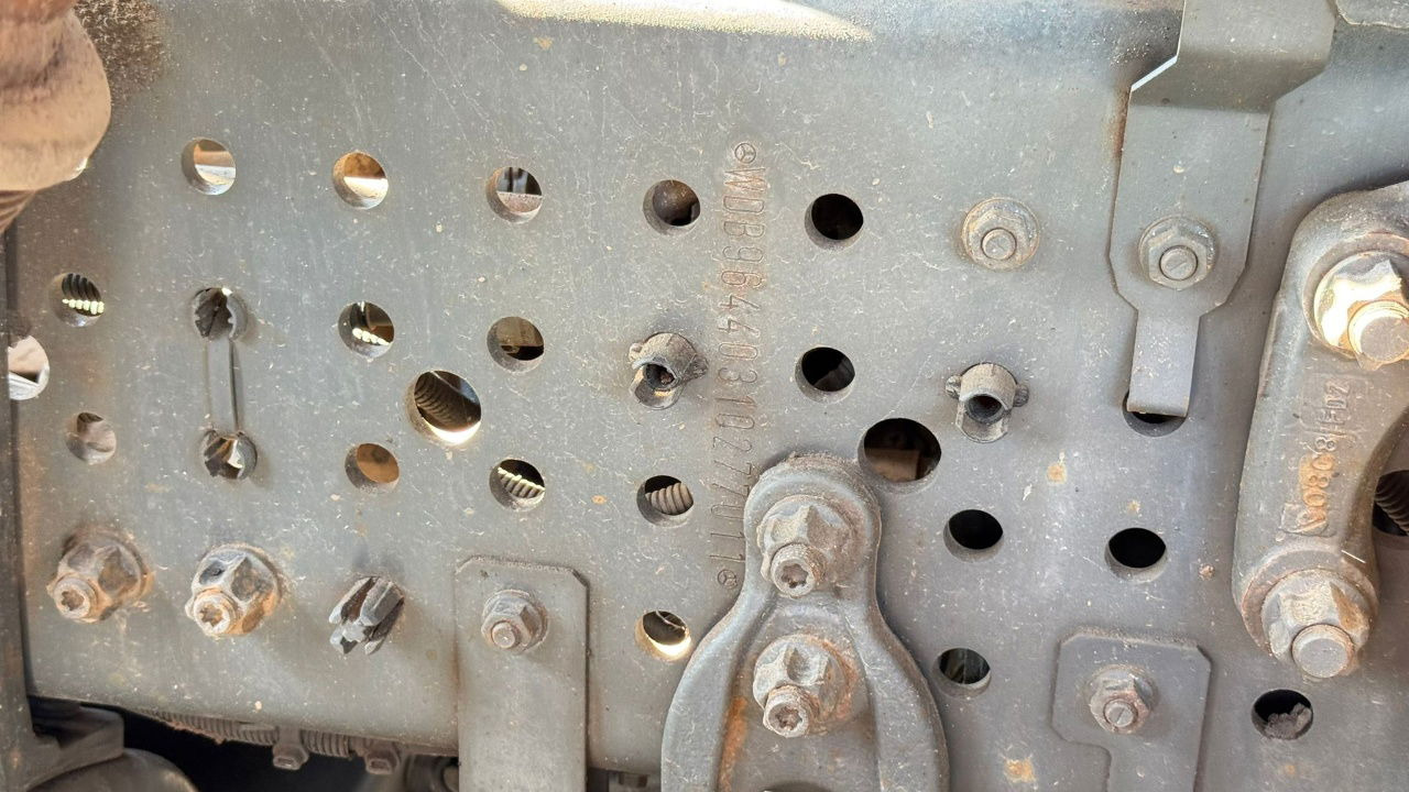 Mercedes-Benz Arocs 1851 LS HAD 4X4 - Euro 6 - retarder - tipper hydraulics в лизинг Mercedes-Benz Arocs 1851 LS HAD 4X4 - Euro 6 - retarder - tipper hydraulics: фото 20 Mercedes-Benz Arocs 1851 LS HAD 4X4 - Euro 6 - retarder - tipper hydraulics в лизинг Mercedes-Benz Arocs 1851 LS HAD 4X4 - Euro 6 - retarder - tipper hydraulics: фото 20