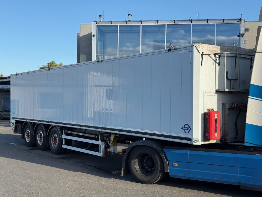 BODEX Walkingfloor - Полуприцеп с подвижным полом: фото 1 BODEX Walkingfloor - Полуприцеп с подвижным полом: фото 1