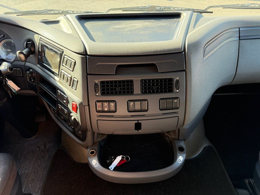 Тентованный грузовик DAF XF440 EURO 6 6x2: фото 15