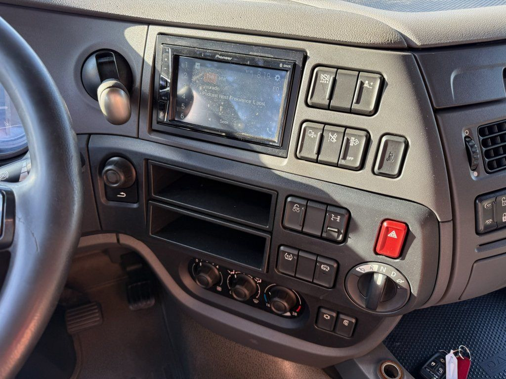 Тентованный грузовик DAF XF440 EURO 6 6x2: фото 14