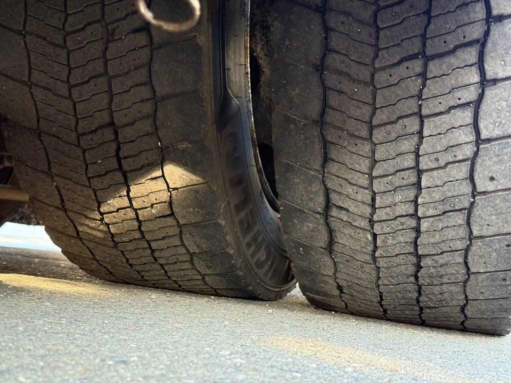 Тентованный грузовик DAF XF440 EURO 6 6x2: фото 8