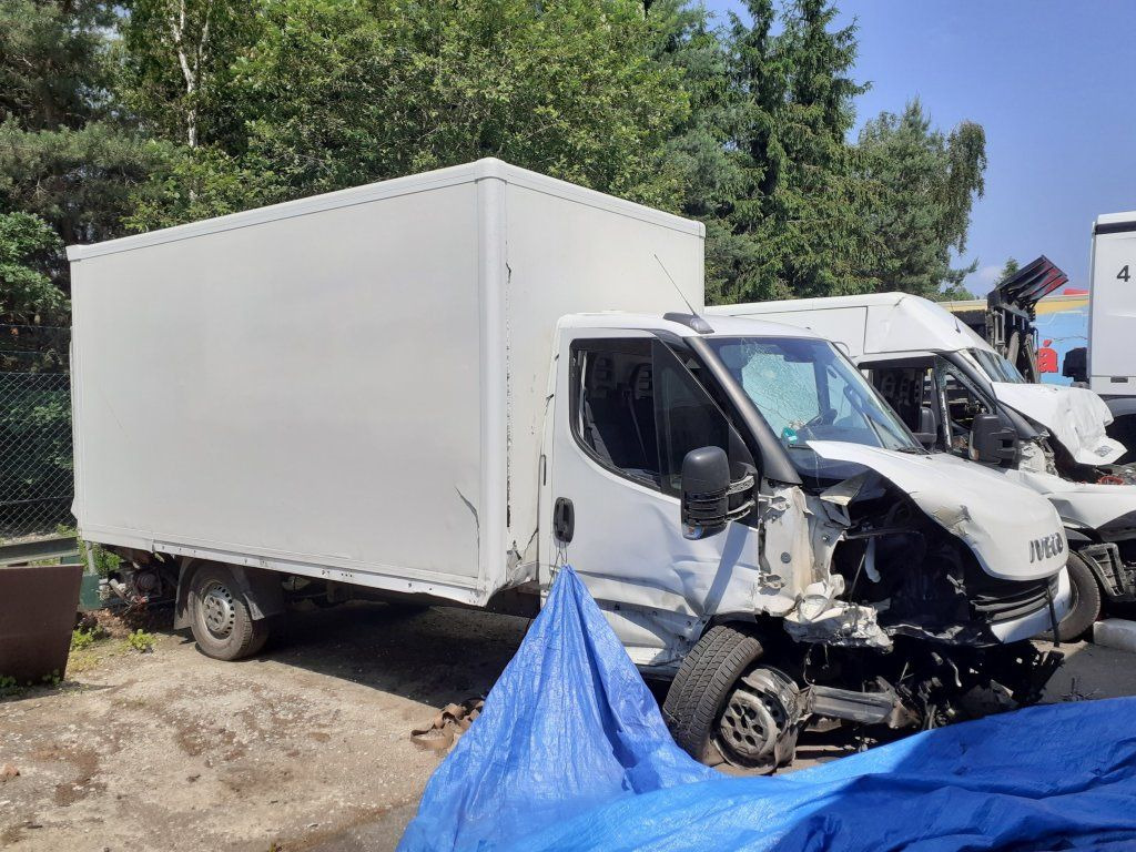 Iveco Daily 35S16 mit LBW DAMAGED - Фургон с закрытым кузовом: фото 2 Iveco Daily 35S16 mit LBW DAMAGED - Фургон с закрытым кузовом: фото 2