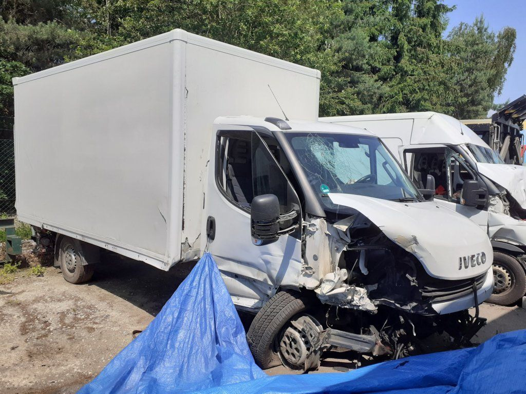 Iveco Daily 35S16 mit LBW DAMAGED - Фургон с закрытым кузовом: фото 1 Iveco Daily 35S16 mit LBW DAMAGED - Фургон с закрытым кузовом: фото 1