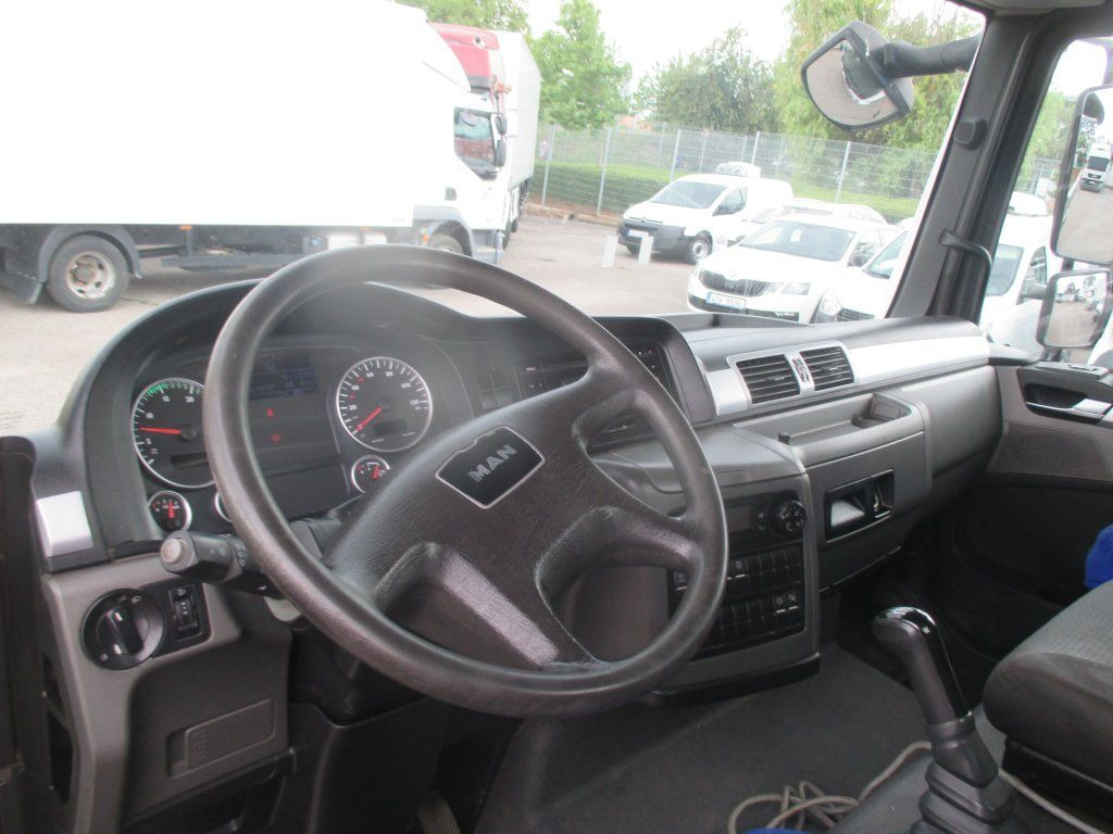 Фото интерьера 1: MAN TGL 12.180 4x2 MAN TGL 12.180 4x2 в лизинг MAN TGL 12.180 4x2 MAN TGL 12.180 4x2