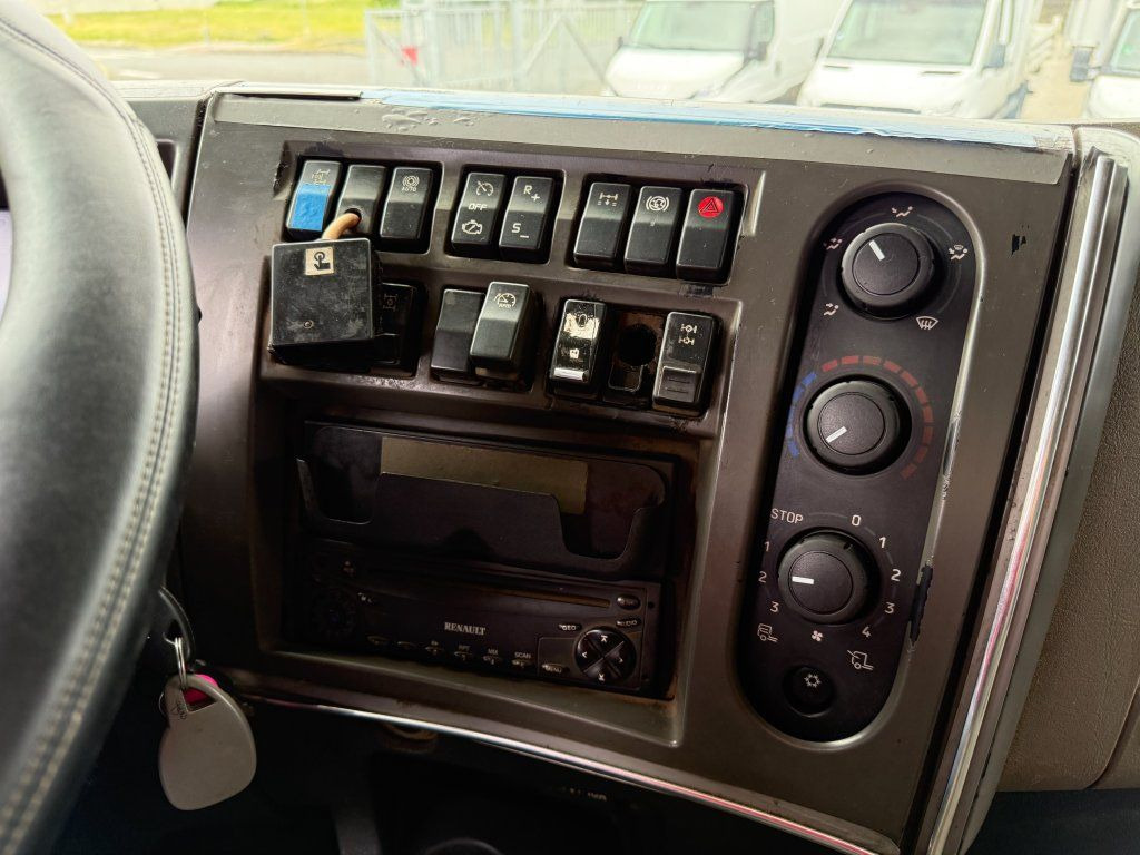 Самосвал Renault Kerax 450 S3 8x4 EURO 4: фото 20 Самосвал Renault Kerax 450 S3 8x4 EURO 4: фото 20