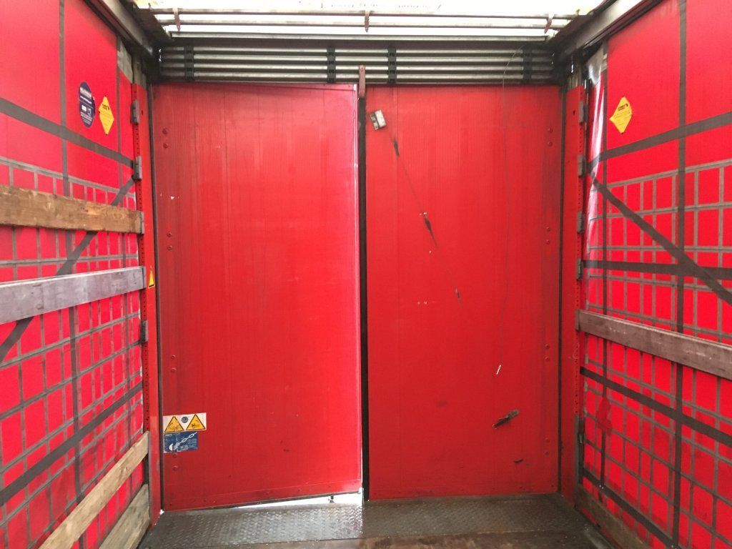 Тентованный полуприцеп Schmitz Cargobull SCB*S3T standard/lifting roof/Hubdach 2,70-2,85m: фото 12