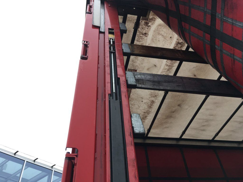 Тентованный полуприцеп Schmitz Cargobull SCB*S3T standard/lifting roof/Hubdach 2,70-2,85m: фото 17