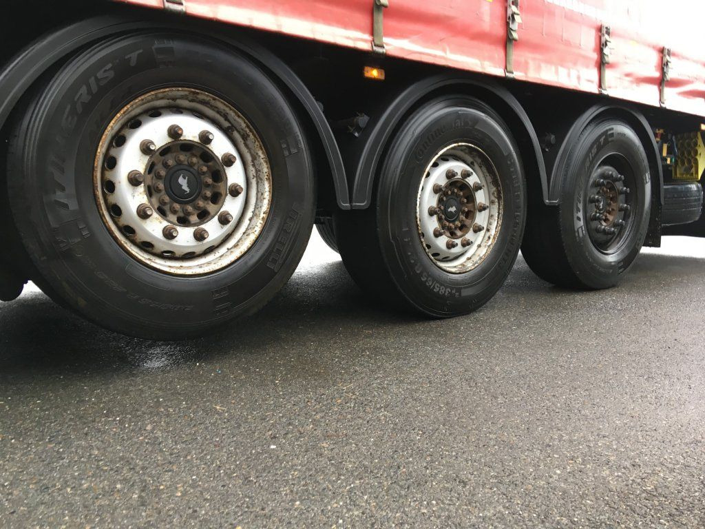 Тентованный полуприцеп Schmitz Cargobull SCB*S3T standard/lifting roof/Hubdach 2,70-2,85m: фото 7