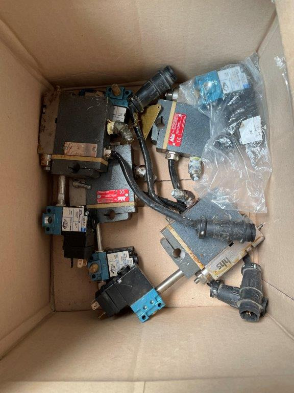 Baumer HHS Hotmelt Gluing System with C 1100-8 Controler and HHS HMP-08-1x6-PDE - Переплетная машина: фото 3 Baumer HHS Hotmelt Gluing System with C 1100-8 Controler and HHS HMP-08-1x6-PDE - Переплетная машина: фото 3