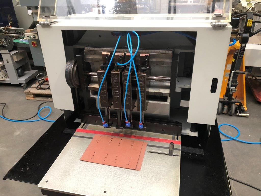 Dürselen Corta PB-04 Four Spindle Paper Drilling Machine - Печатное оборудование: фото 4 Dürselen Corta PB-04 Four Spindle Paper Drilling Machine - Печатное оборудование: фото 4