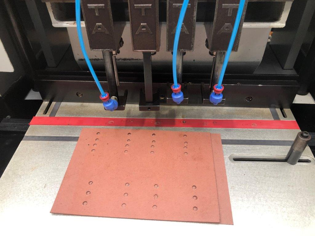 Dürselen Corta PB-04 Four Spindle Paper Drilling Machine - Печатное оборудование: фото 3 Dürselen Corta PB-04 Four Spindle Paper Drilling Machine - Печатное оборудование: фото 3