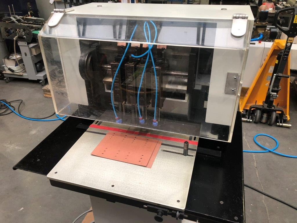 Dürselen Corta PB-04 Four Spindle Paper Drilling Machine - Печатное оборудование: фото 5 Dürselen Corta PB-04 Four Spindle Paper Drilling Machine - Печатное оборудование: фото 5