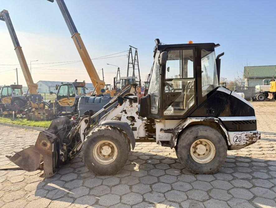 CAT 906 - Колёсный погрузчик: фото 4 CAT 906 - Колёсный погрузчик: фото 4