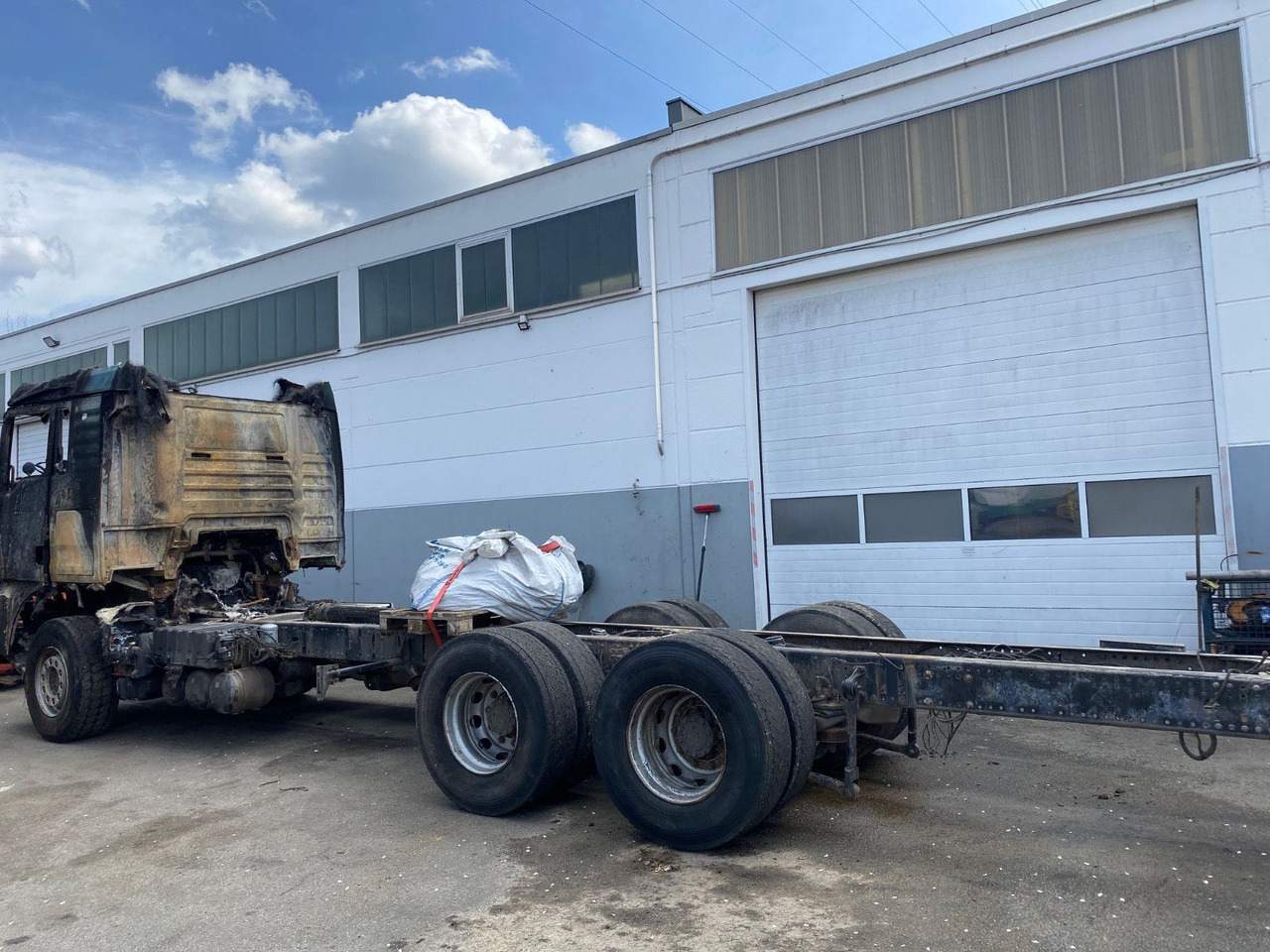 MAN TGX 26.580 Verbrannt 6x4 - Грузовик-шасси: фото 3 MAN TGX 26.580 Verbrannt 6x4 - Грузовик-шасси: фото 3