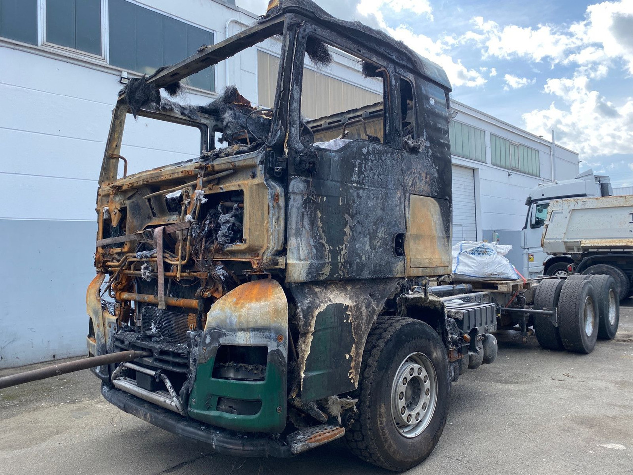 MAN TGX 26.580 Verbrannt 6x4 - Грузовик-шасси: фото 2 MAN TGX 26.580 Verbrannt 6x4 - Грузовик-шасси: фото 2