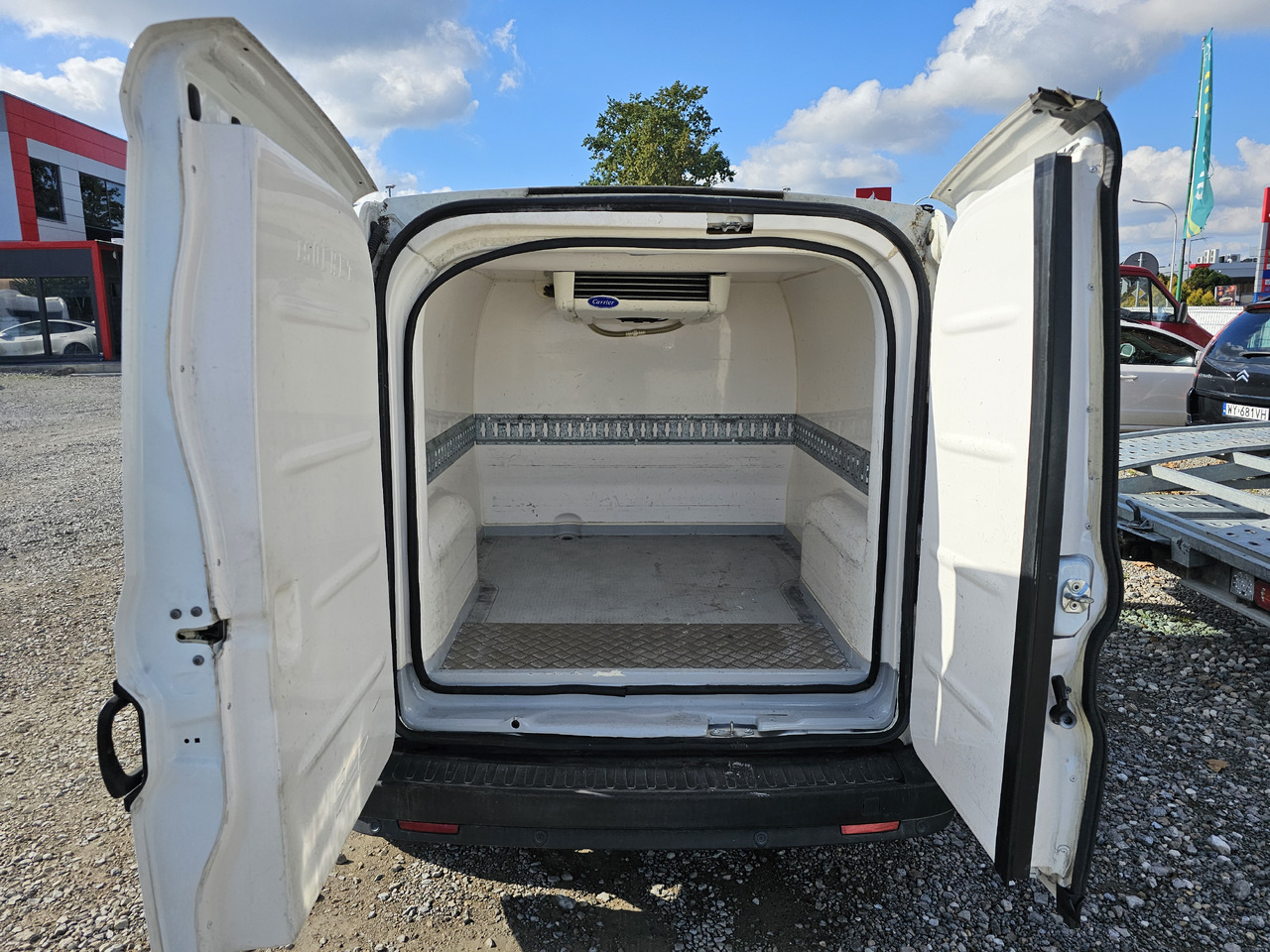Fiat Doblo chlodnia mroznia carrier +230v - 18 C euro5 - Фургон-рефрижератор: фото 2 Fiat Doblo chlodnia mroznia carrier +230v - 18 C euro5 - Фургон-рефрижератор: фото 2