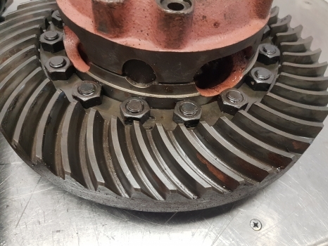 Deutz Dx110, Dx4, Dx6, Agrostar Rear Axle Bevel Gear And Differential 04343772 - Дифференциал для Тракторов: фото 3 Deutz Dx110, Dx4, Dx6, Agrostar Rear Axle Bevel Gear And Differential 04343772 - Дифференциал для Тракторов: фото 3