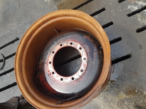 Fendt 724 S4 Massey Ferguson Front Wheel Rim W18x28, Red H718701024018 - Колесный диск для Тракторов: фото 3 Fendt 724 S4 Massey Ferguson Front Wheel Rim W18x28, Red H718701024018 - Колесный диск для Тракторов: фото 3