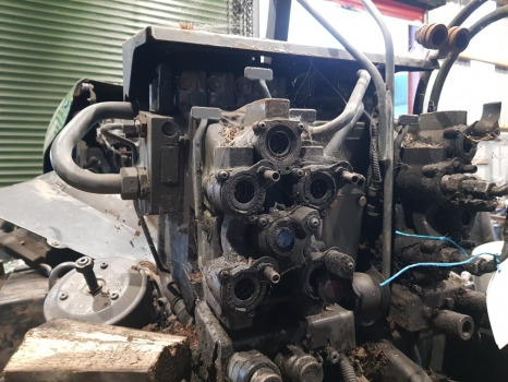 Fendt 928 Auxiliary Hydraulic Valve Block Assy G931962020170, G931962030111 - Гидравлика: фото 1 Fendt 928 Auxiliary Hydraulic Valve Block Assy G931962020170, G931962030111 - Гидравлика: фото 1
