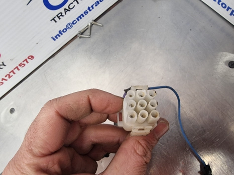 Fiat F, F-dt Series F140, F100, F115, F120, F130 Switch Lever Lights 5141940 - Свет/ Освещение: фото 4 Fiat F, F-dt Series F140, F100, F115, F120, F130 Switch Lever Lights 5141940 - Свет/ Освещение: фото 4