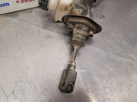 Fiat New Holland F, M, 60 Series F130, M115, 8160 Clutch Master Cylinder 5150299 - Цилиндр сцепления для Тракторов: фото 4 Fiat New Holland F, M, 60 Series F130, M115, 8160 Clutch Master Cylinder 5150299 - Цилиндр сцепления для Тракторов: фото 4