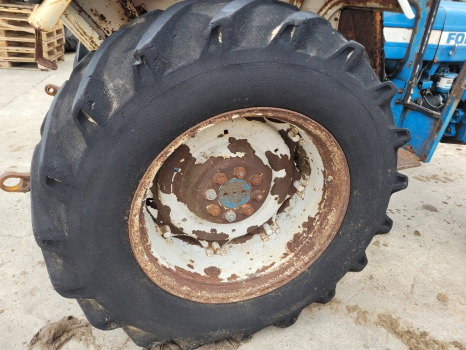 Ford 2600, 3600, 4600, 4000 Rear Wheel Rim And Tyre 16.9 R30 - Колесо: фото 1 Ford 2600, 3600, 4600, 4000 Rear Wheel Rim And Tyre 16.9 R30 - Колесо: фото 1